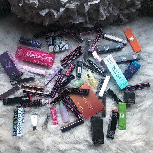 MEDIUM makeup mystery box - Picture 2 of 2